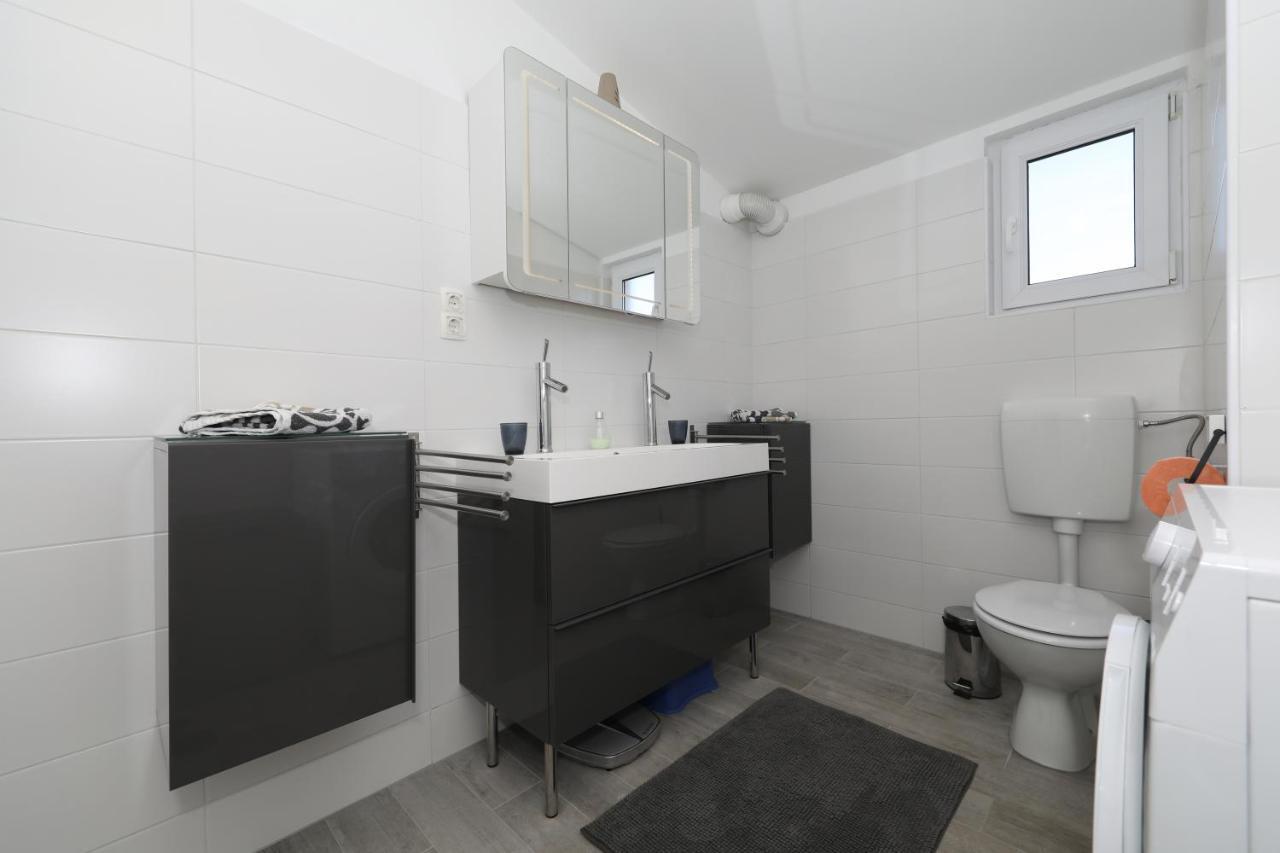 Apartment With Private Pool Sukošan Exterior foto