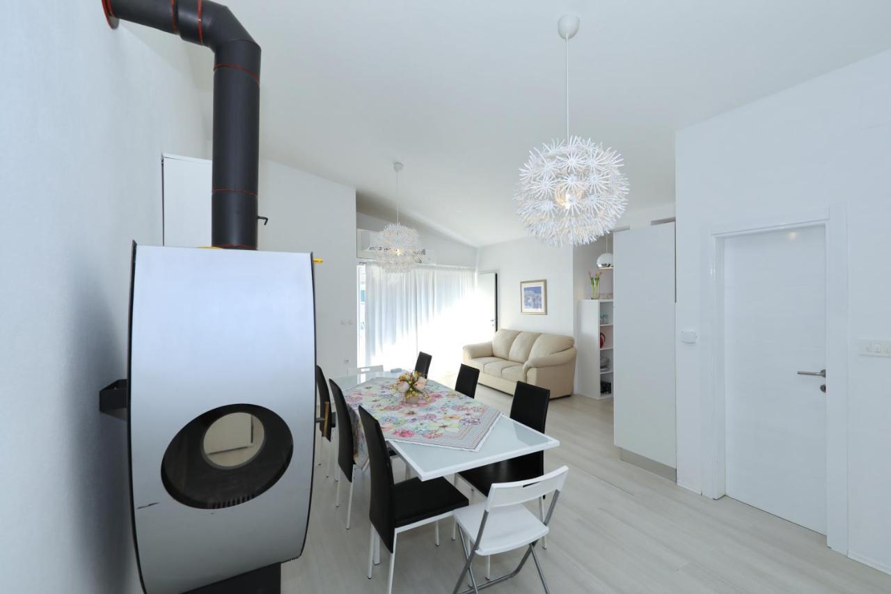 Apartment With Private Pool Sukošan Exterior foto